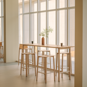 round-vs-rectangular-bar-tables-which-one-should-you-choose